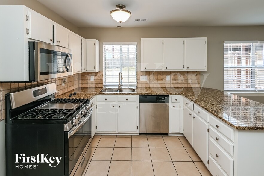 Building Photo - 2101 Killarney Pl