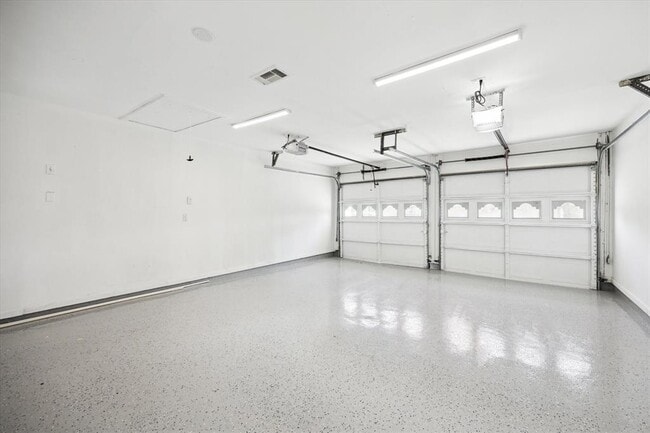 Building Photo - 5602 Hialeah Dr