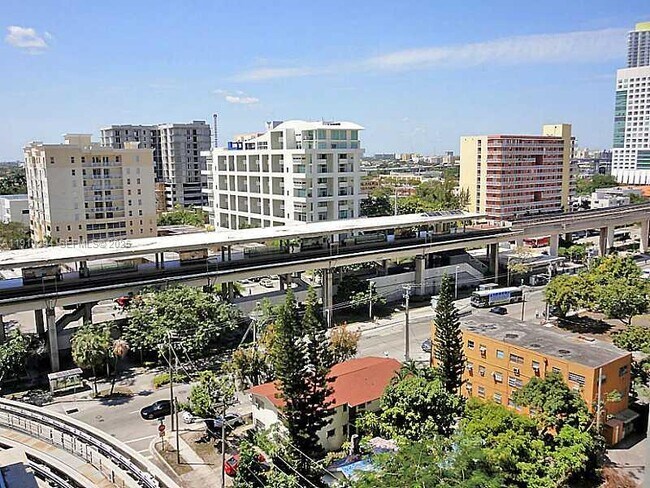 Building Photo - 1111 SW 1st Ave