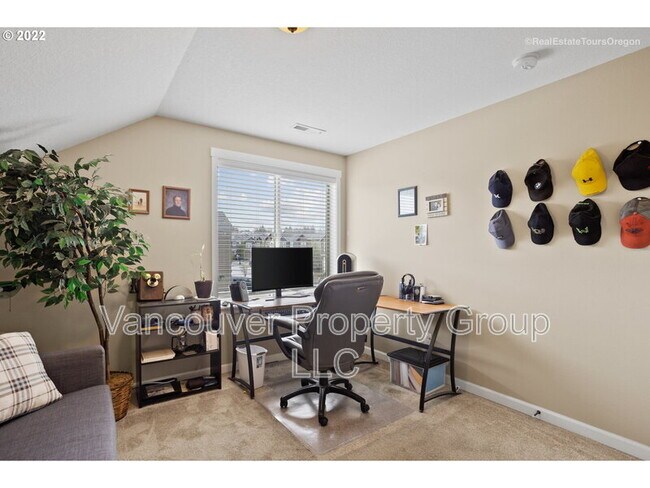 Building Photo - 2707 NE 131st Ct