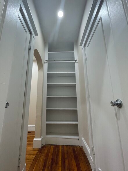 Built-in Shelf - 21 Westbourne Ter