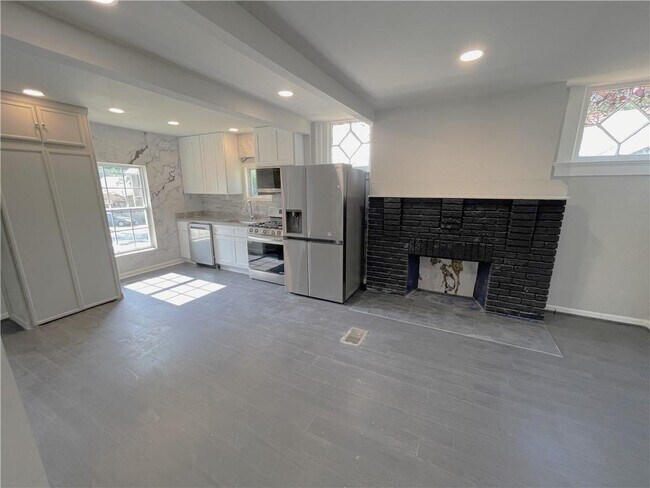 Building Photo - 376 Wellington St SW