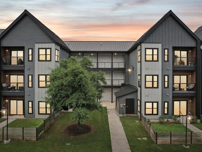 Building Photo - 3101 Govalle Ave