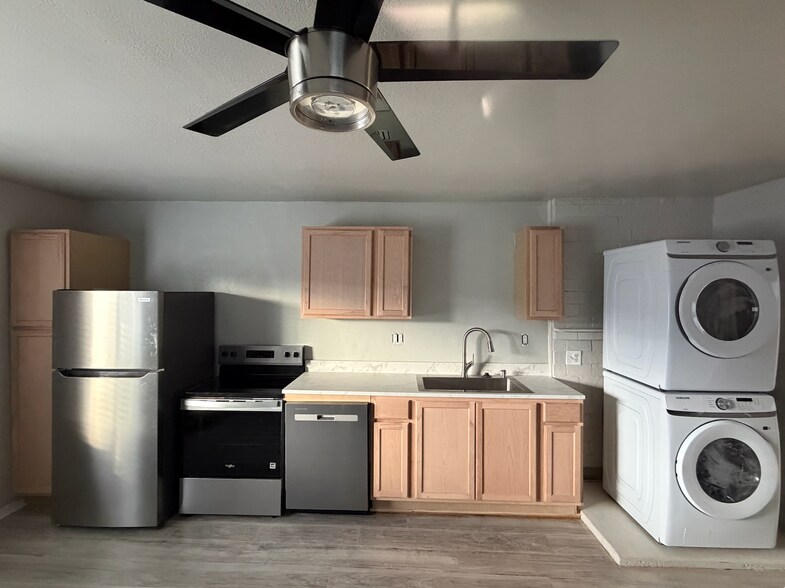 Building Photo - 2116 S Longmont Ave