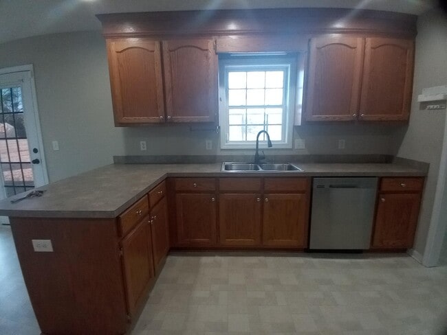 Building Photo - 3525 Drayton Dr