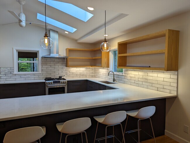 Building Photo - 113 W Murray Ave