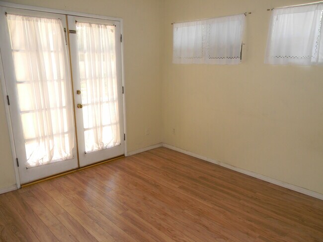 Building Photo - 1342 E Maple Ave