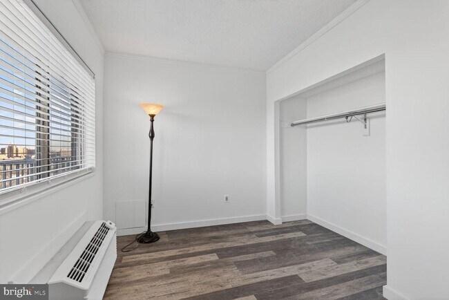 Building Photo - 2059 Huntington Ave