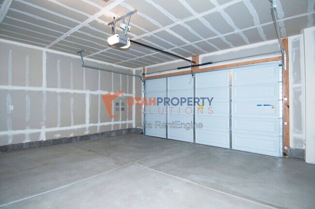 Building Photo - 1046 W 430 S