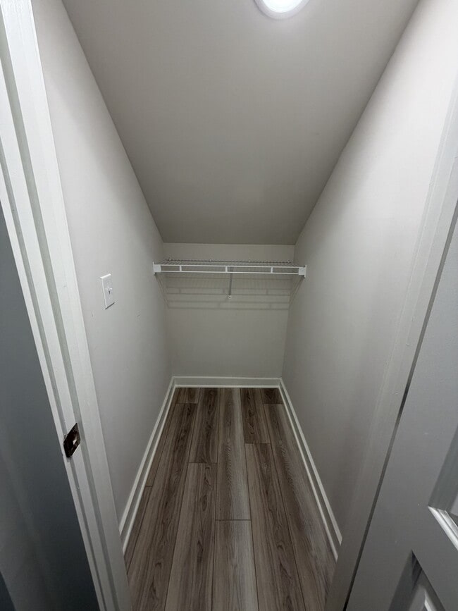 Building Photo - 213 Tartan Dr