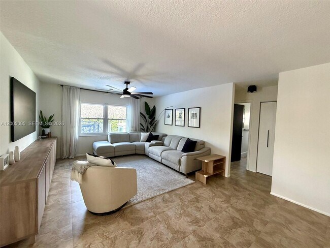 Building Photo - 5704 SW 116th Ave