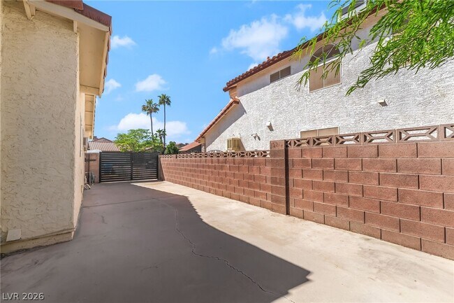 Building Photo - 130 Weatherstone Dr