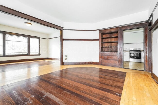 Building Photo - 1319 S 6th Ave