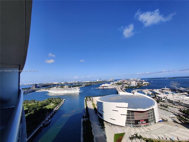 Building Photo - 888 Biscayne Blvd