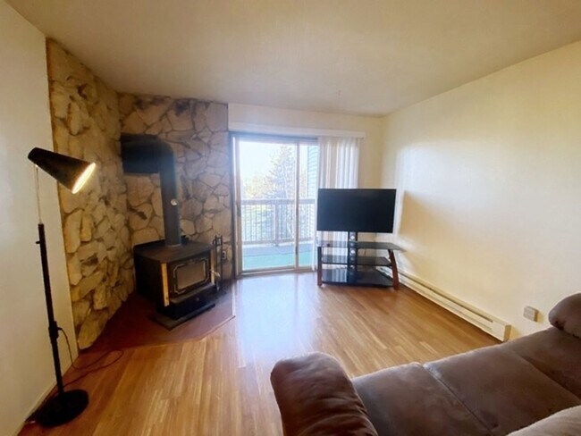 Building Photo - 4660 Reka Dr