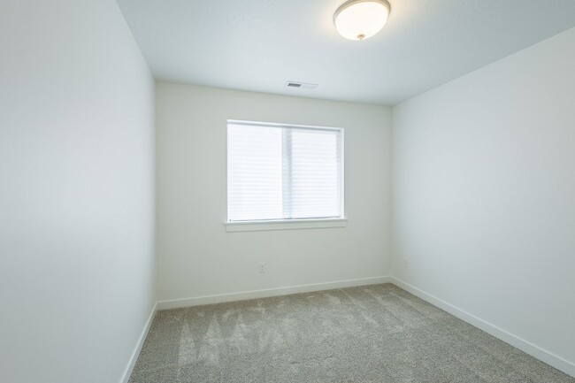 Building Photo - Brand New 3 bed 2.5 bath with flex room No...