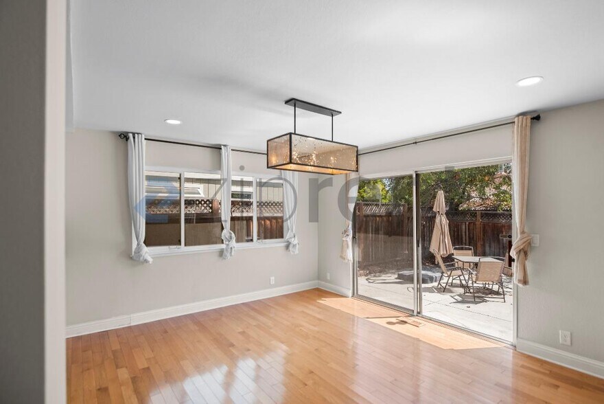 Building Photo - Unit