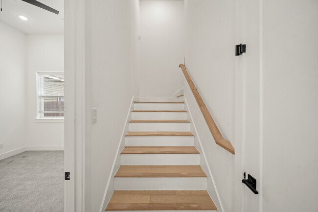 Building Photo - 2811 Anita St