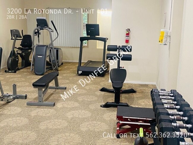 Building Photo - 3200 La Rotonda Dr