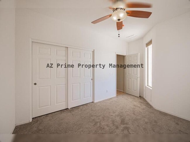 Building Photo - 2419 W Darrow St