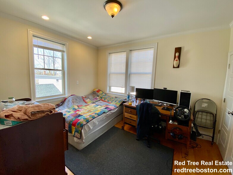 Building Photo - 1 Larose Pl