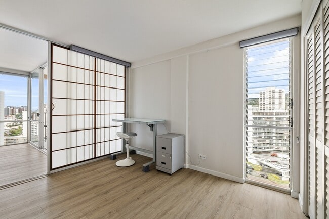 Building Photo - High floor, corner unit at Makiki Towers. Partially furnished, renovated 2-bedroom, 1.5 bathroom ...