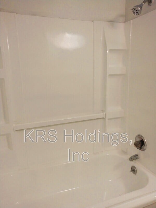 Building Photo - 2406 Wayside Dr