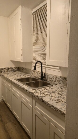 Building Photo - 725 31st St