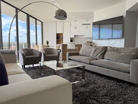 Building Photo - 3610 Yacht Club Dr