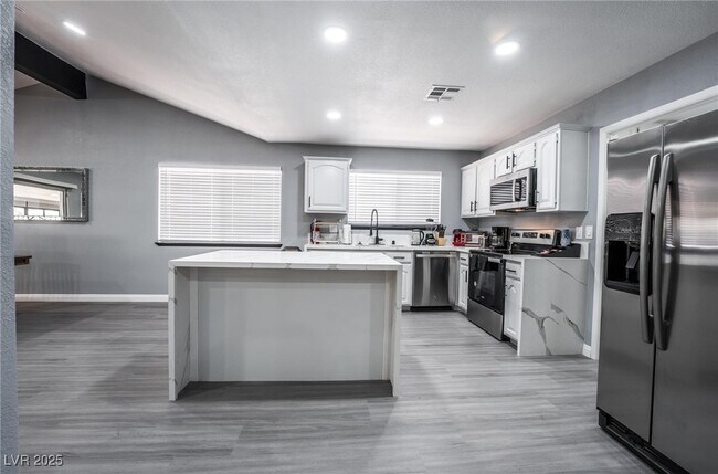 Building Photo - 7439 Trudy Ln