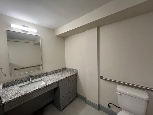 Building Photo - 160 Seabury St