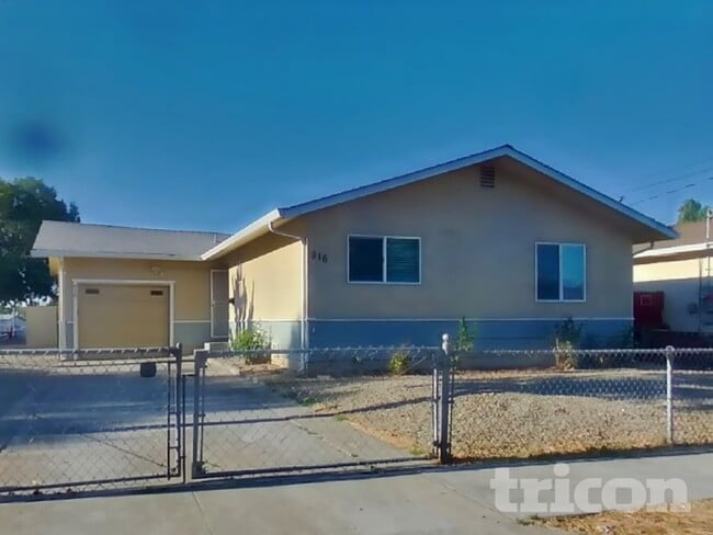 Building Photo - 916 Jacobsen St