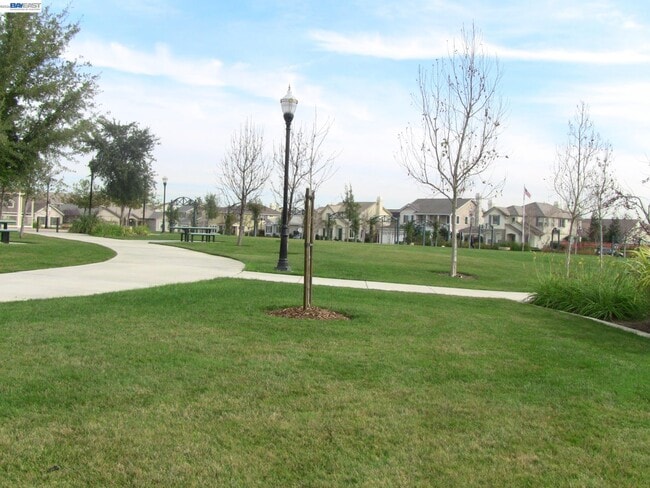Building Photo - 1336 Tiffany Dr