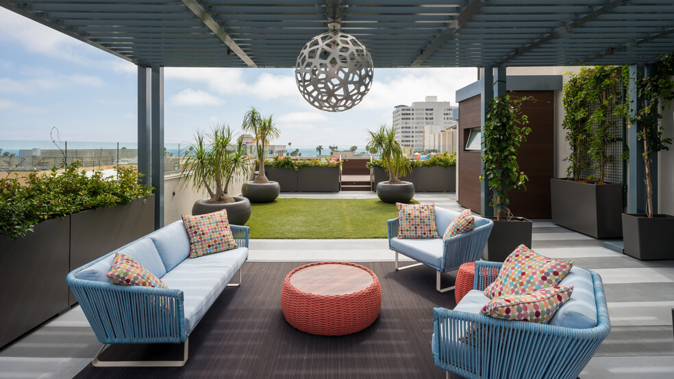 Patio Deck - Residences on Third Street Promenade