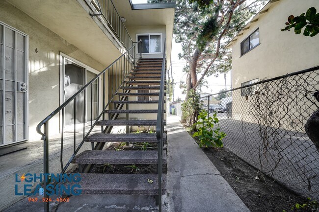 Building Photo - 3737 Inglewood-11D