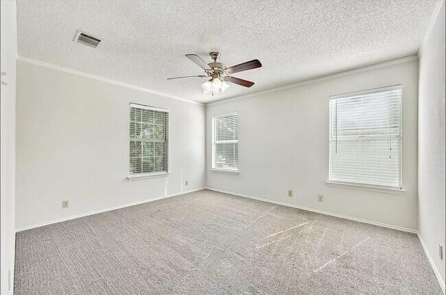 Building Photo - 2008 Heather Dr