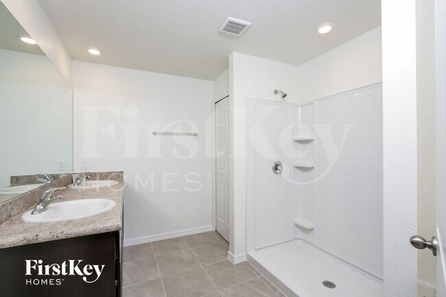 Building Photo - 4611 Belladonna Ave