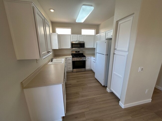 Building Photo - 14759 W Gunsight Dr