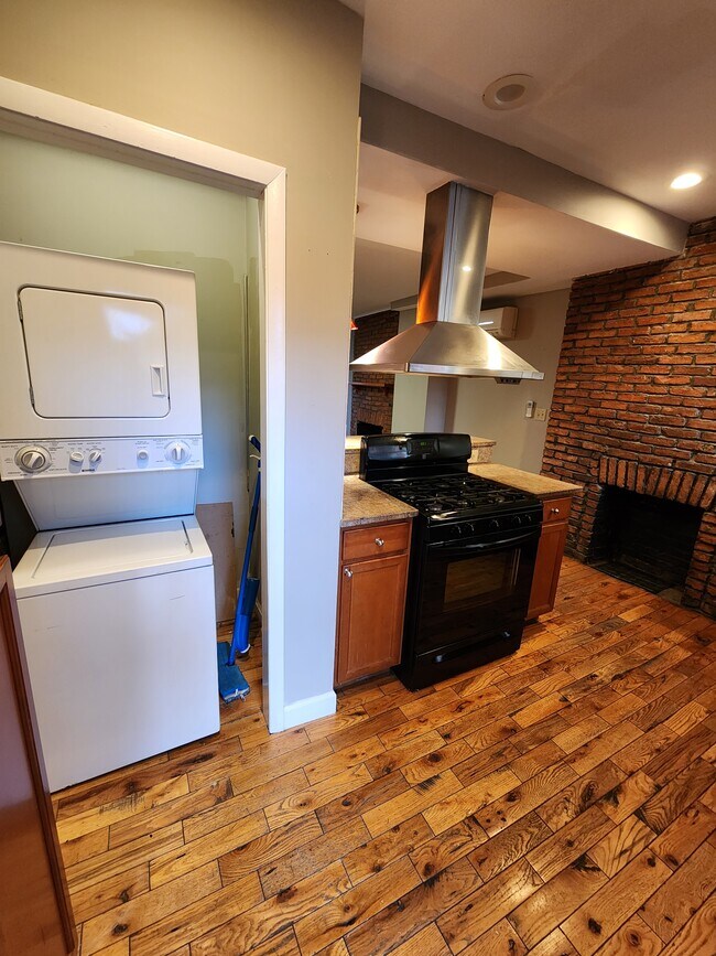 Building Photo - 661 Portland St