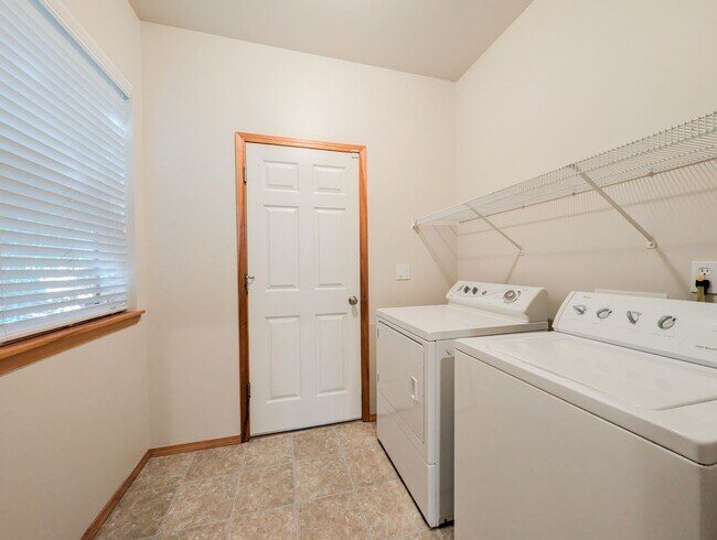 Building Photo - Move in ready 4 bed, 2.5 bath home W/ New Paint & Carpet!