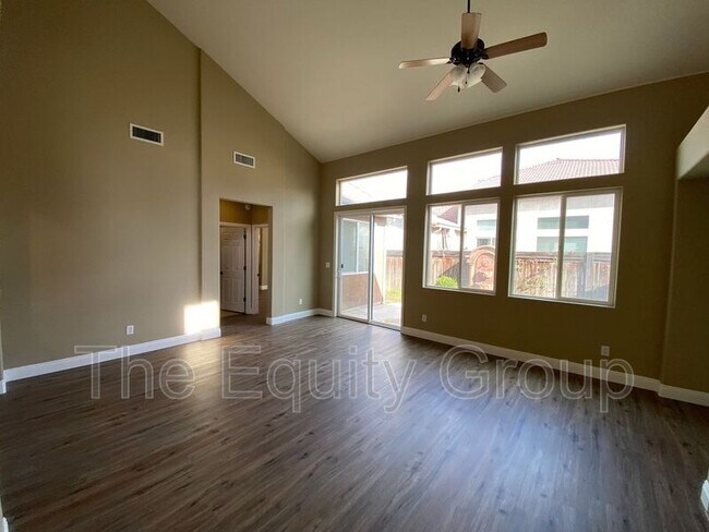 Building Photo - 1424 N Oliveto Ct