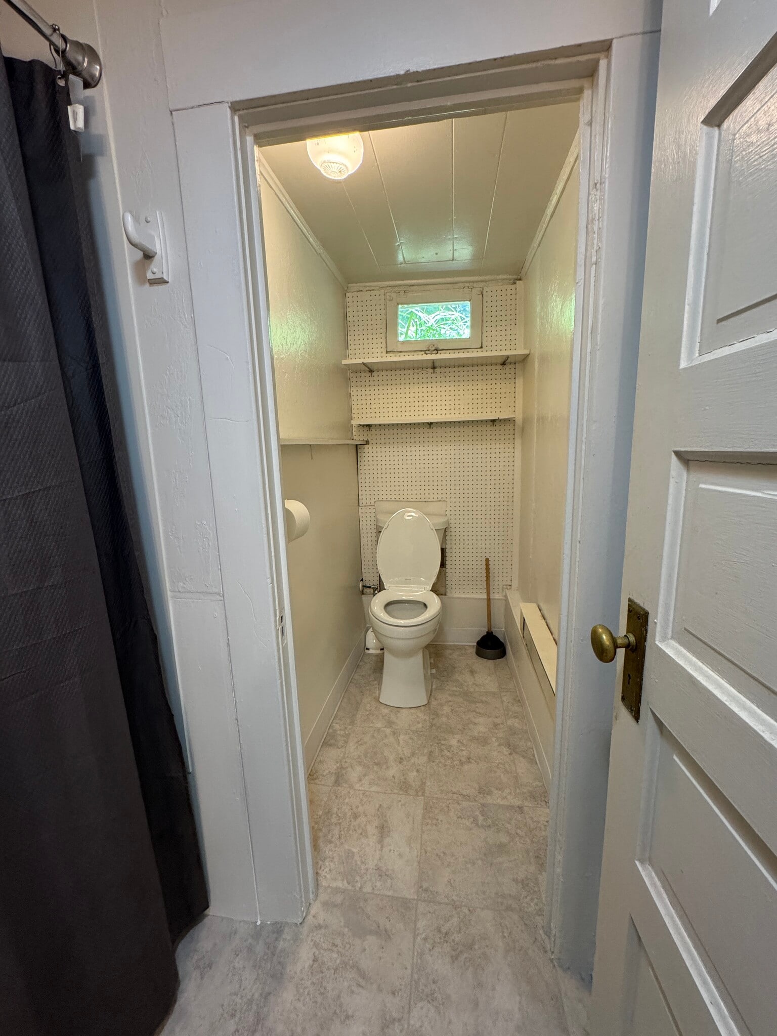 Bath - 430 S 8th Ave