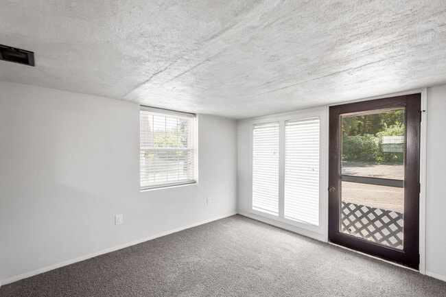 Building Photo - SCORE 50% OFF 1ST MONTH'S RENT IF SIGNED BY JAN 30! Stunning 4 Bedroom home in North Versailles a...