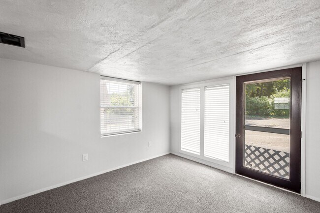 Building Photo - Stunning 4 Bedroom home in North Versailles available January 15!