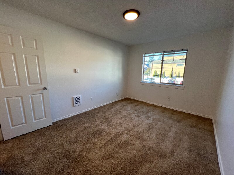 Building Photo - 17250 SW Heritage Ct