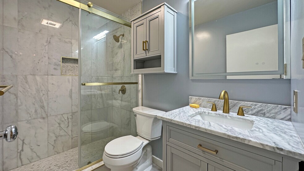 Building Photo - 7 Embarcadero W