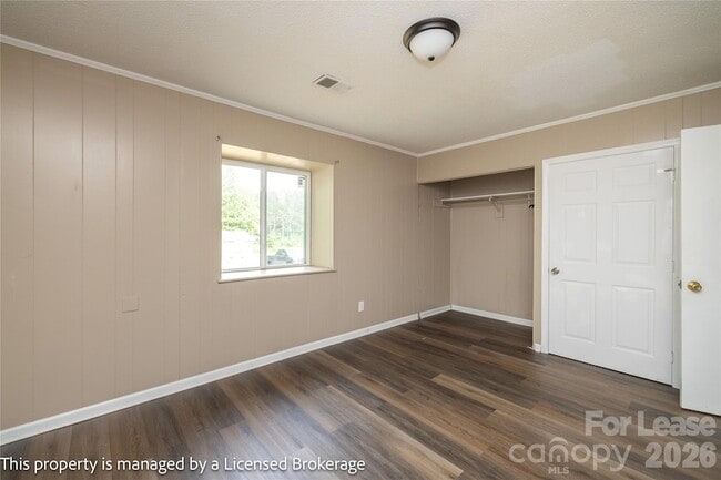 Building Photo - 145 Brentwood Dr
