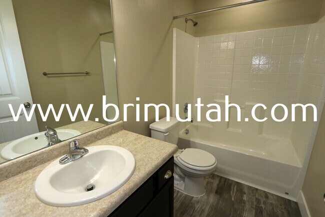 Building Photo - 14547 S Edgemere Dr