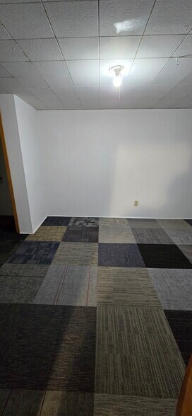 Building Photo - 2027 Glenbrook Dr