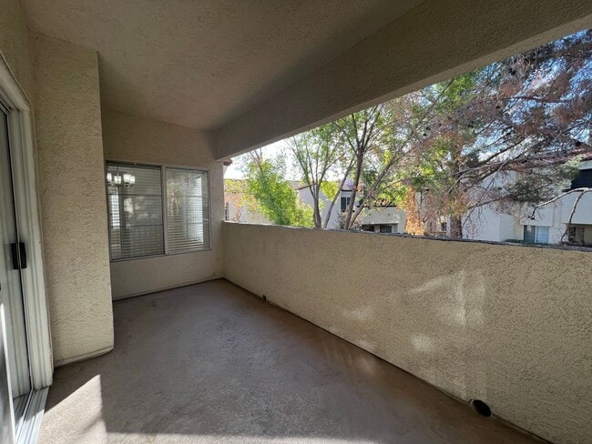 Building Photo - BEAUTIFUL UPGRADED CONDO/MANY AMENITIES - 3 BED, 2 BATH